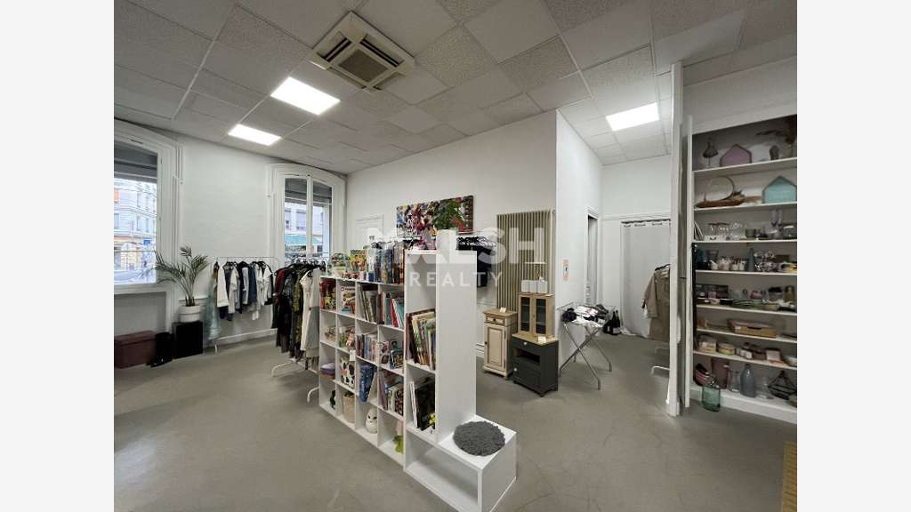 Local 130m² angle à céder Av. Jean Jaurès Lyon 7e