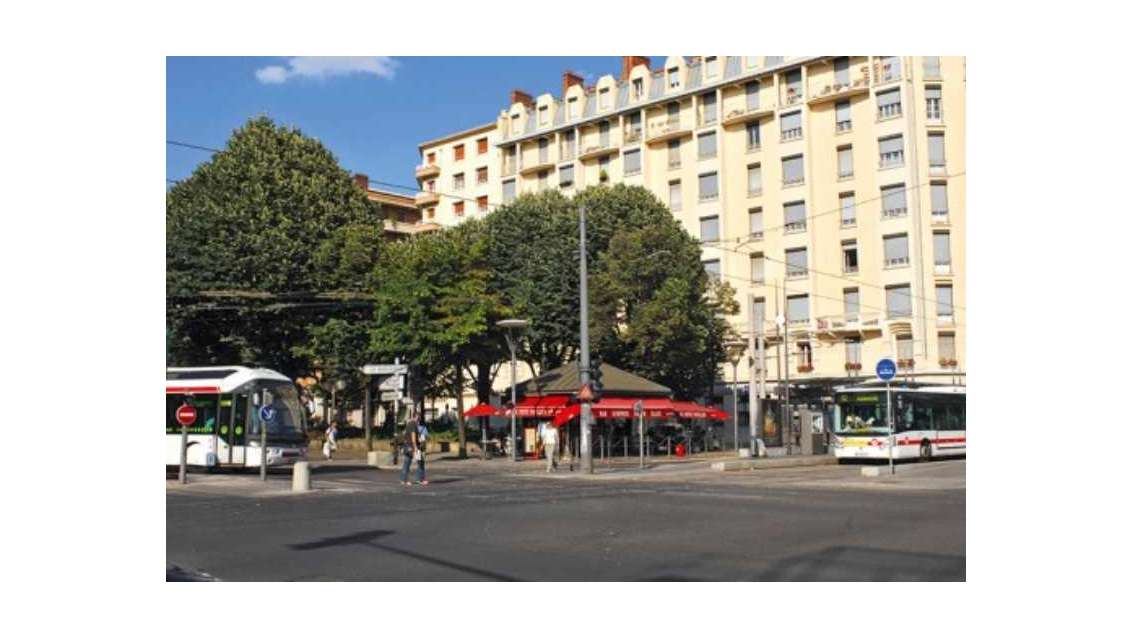 Bail à céder local 54m² secteur dynamique Lyon 7e