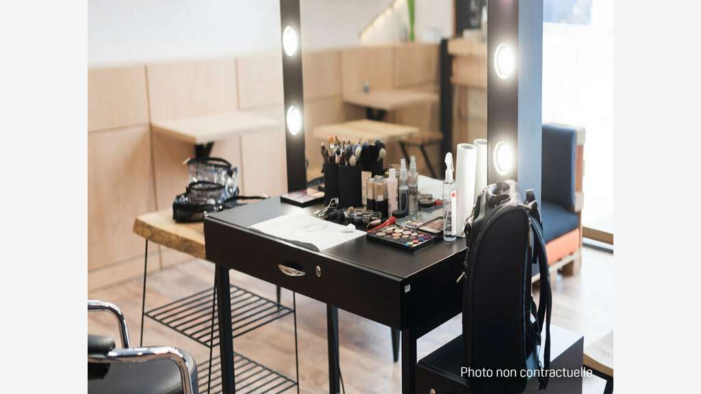 A louer local commercial 63m² Lyon 7e Jean Macé