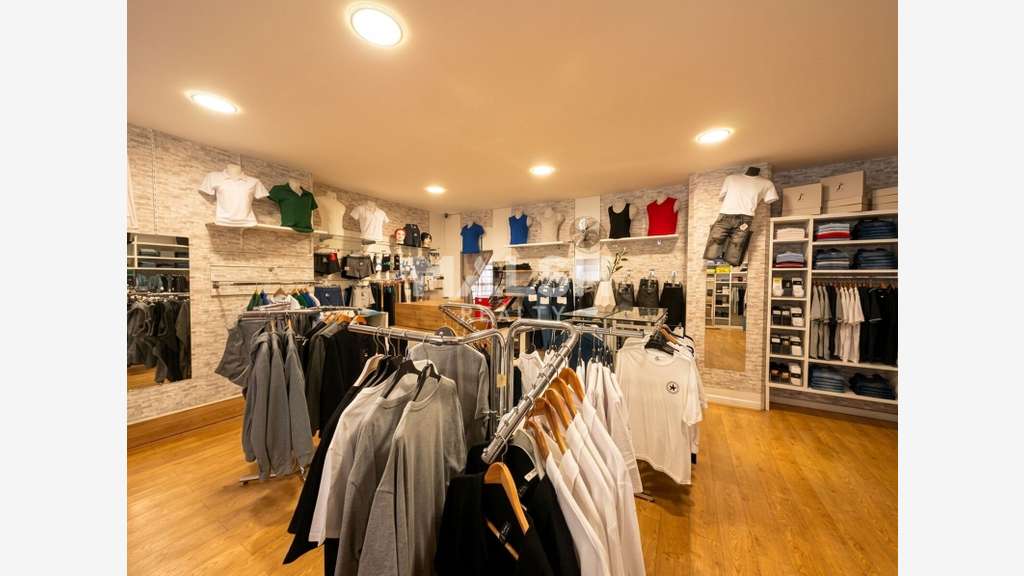 LOCAL COMMERCIAL À CEDER - 150 m² - LYON 7