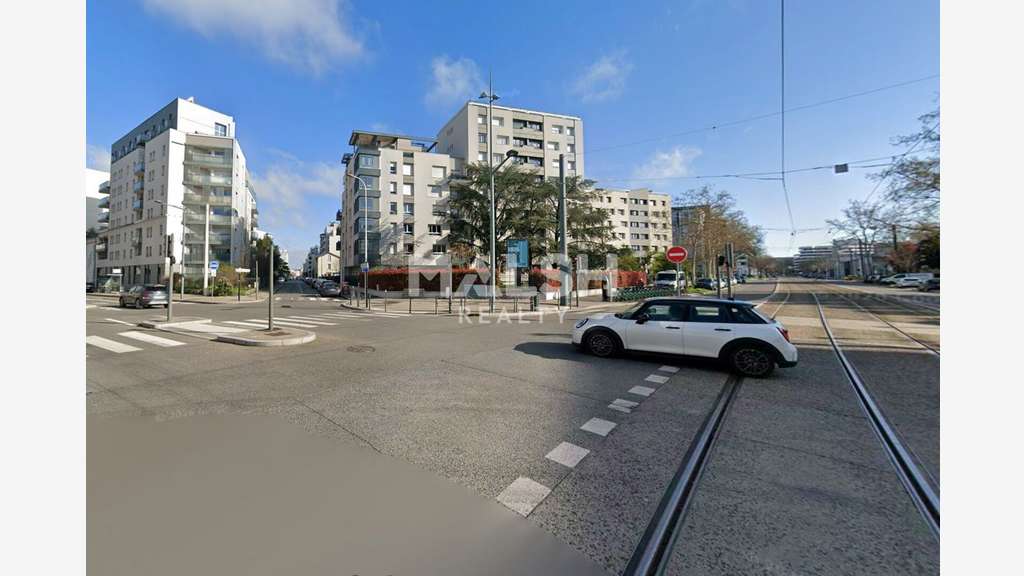 Local commercial 72m² Lyon 8e avenue Paul Santy