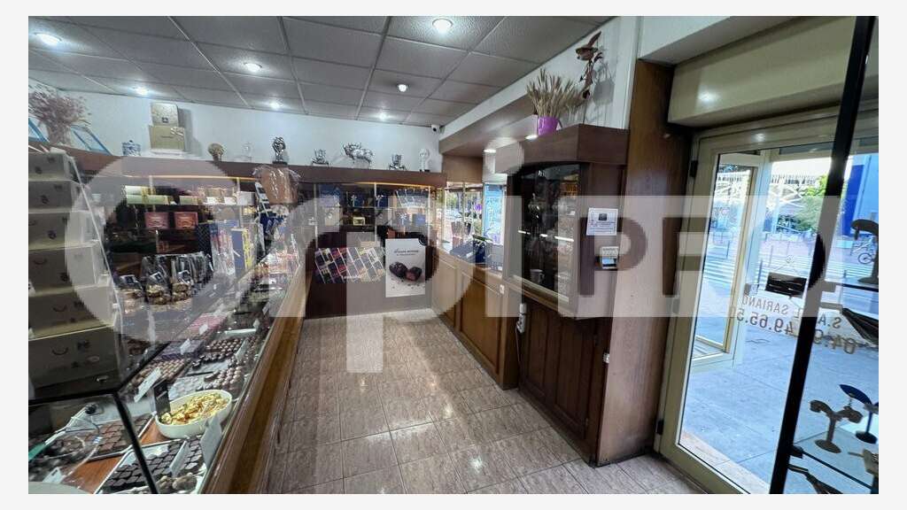 A louer local commercial 168m² Mandelieu