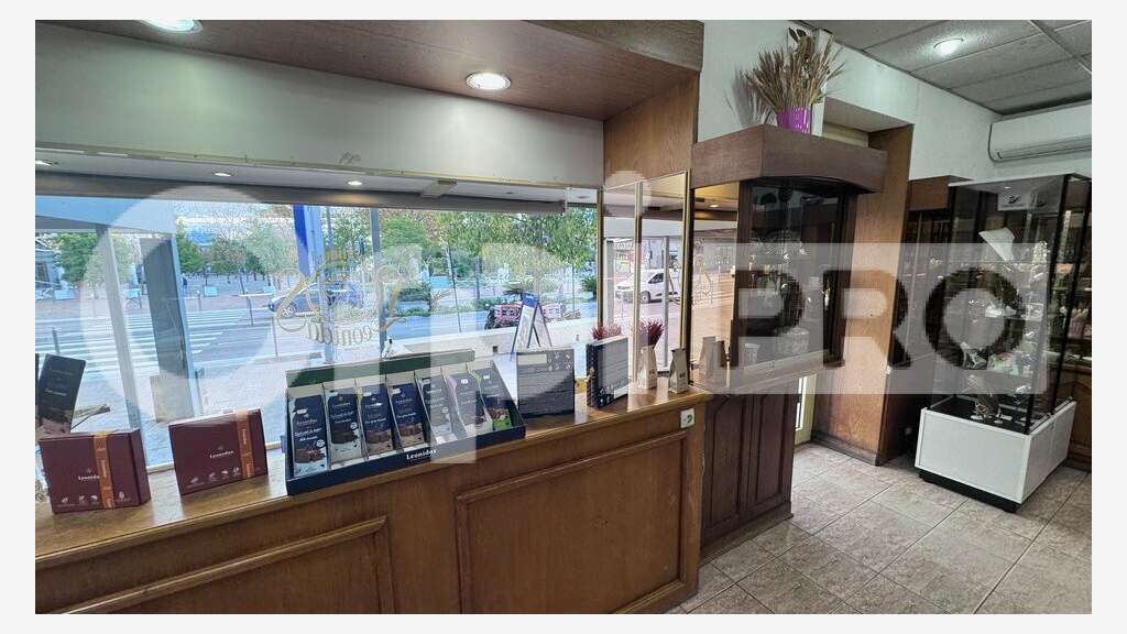 A louer local commercial 168m² Mandelieu