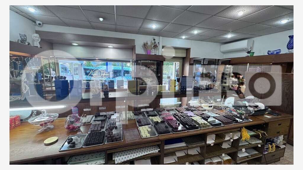 A louer local commercial 168m² Mandelieu