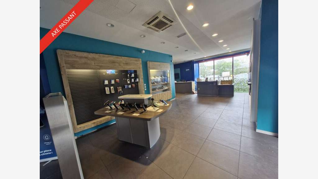 Local commercial 133m² à louer à Marignane