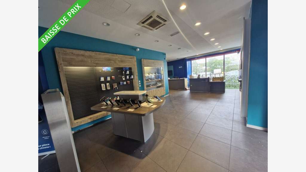 Local commercial 133m² à louer à Marignane