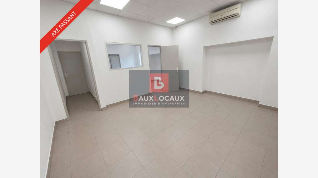 Local commercial 133m² à louer à Marignane