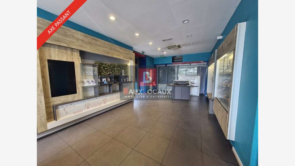 Local commercial 133m² à louer à Marignane