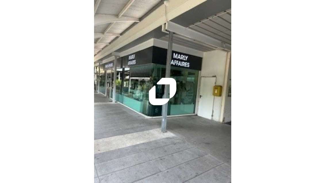 vous propose un local commercial situé au