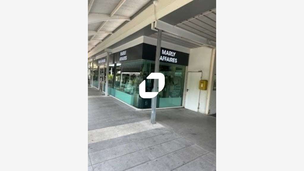  vous propose un local commercial situé au