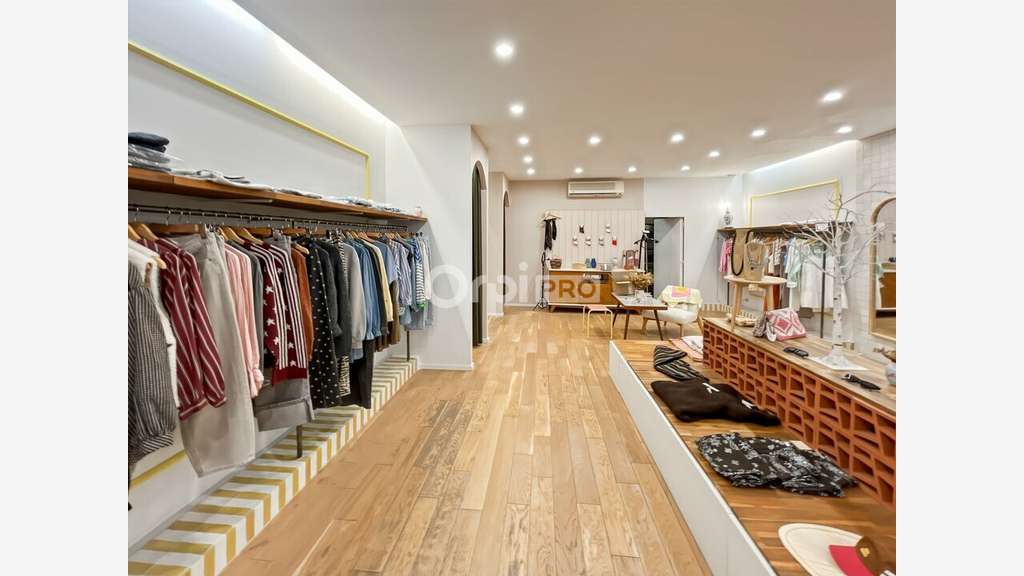 A louer local commercial 73m² à Marseille centre