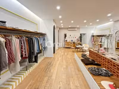 A louer local commercial 73m² à Marseille centre