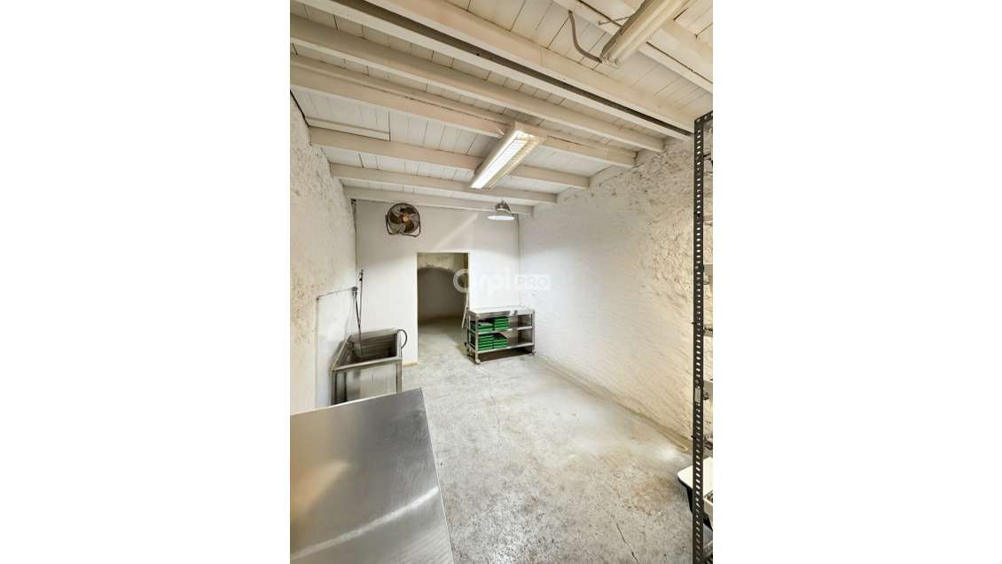 Local 80m² à louer à Marseille rue Saint-Savournin