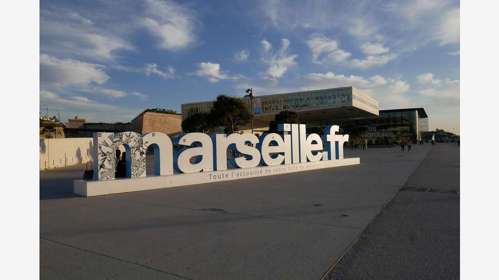Cède droit au Bail bar Lic 4 de 80m² à Marseille