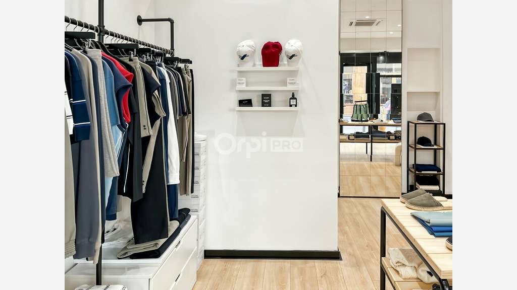 Local commercial de 43m² à céder à Marseille 13006