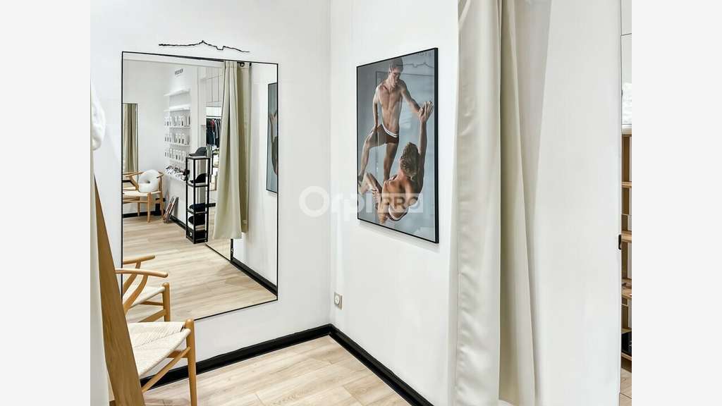 Local commercial de 43m² à céder à Marseille 13006