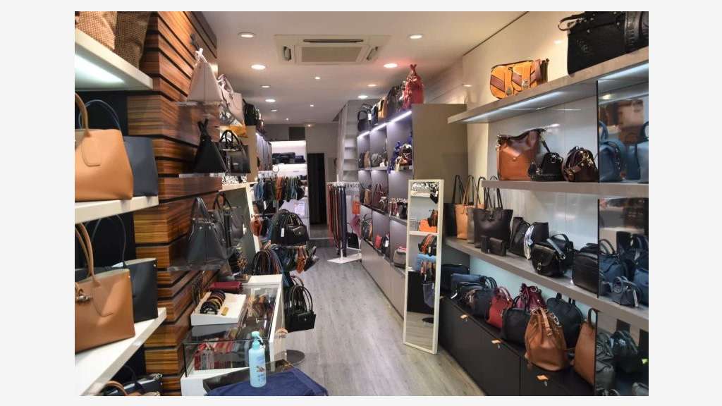 Magnifique local d'angle 43m² secteur N°1 à Menton