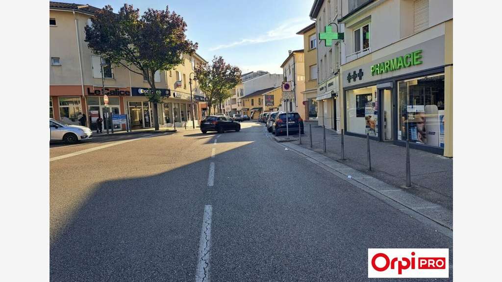 Local commercial lumineux 62m² à Mions centre