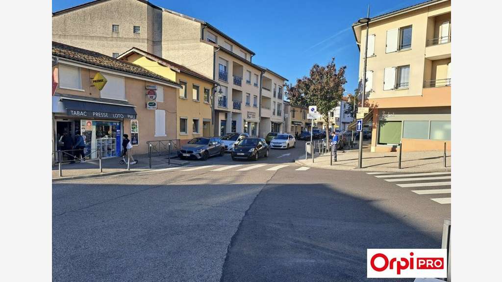 Local commercial lumineux 62m² à Mions centre