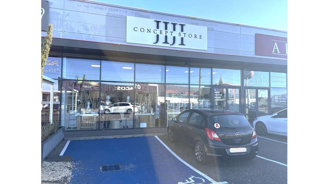 Cède local commercial de 137m² à Montélimar