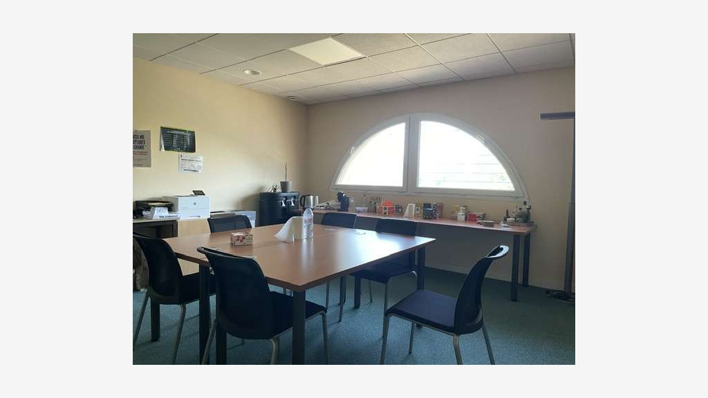 CDAB commerce 251 m2 centre ville MONTEUX 84170
