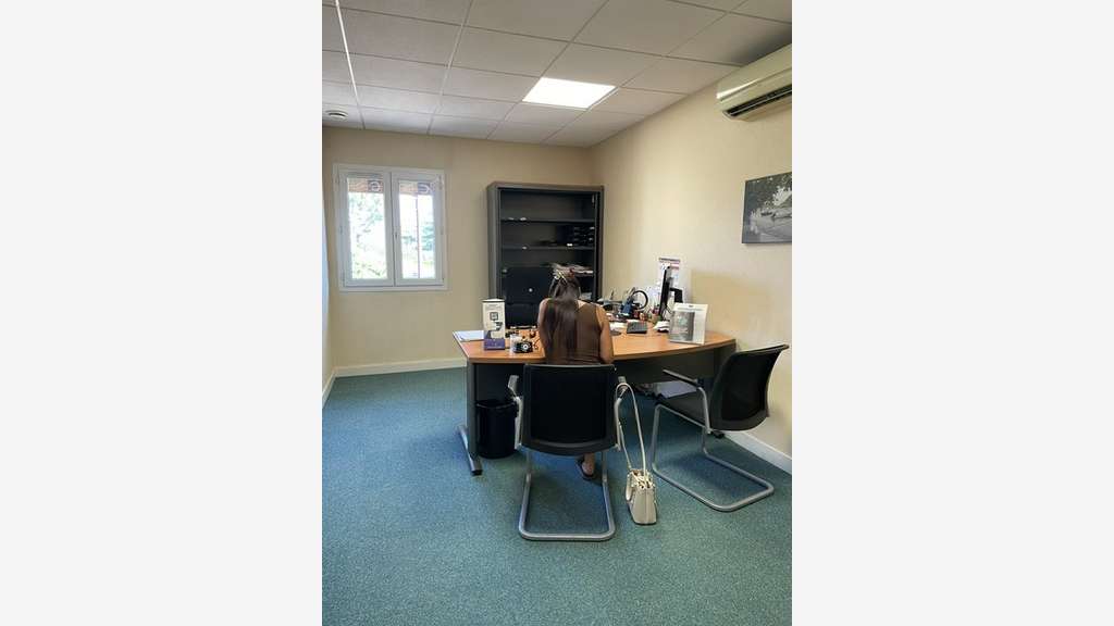 CDAB commerce 251 m2 centre ville MONTEUX 84170