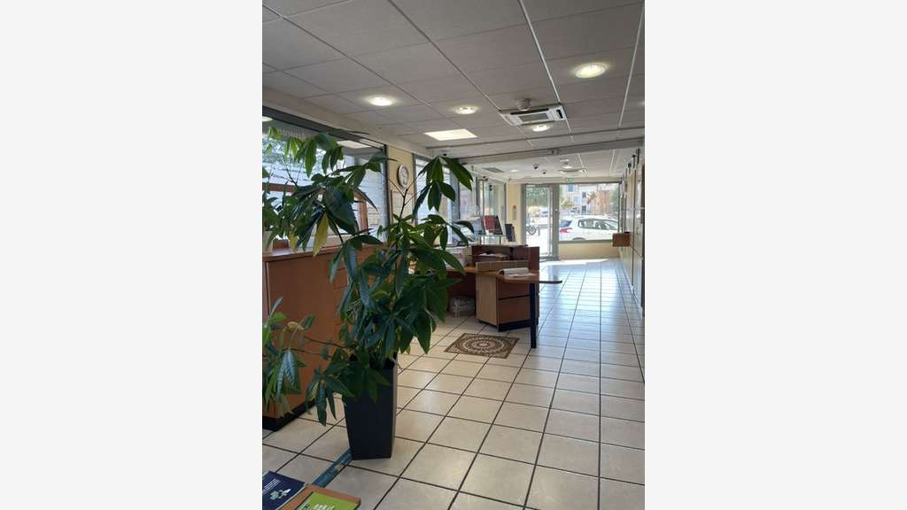 CDAB commerce 251 m2 centre ville MONTEUX 84170