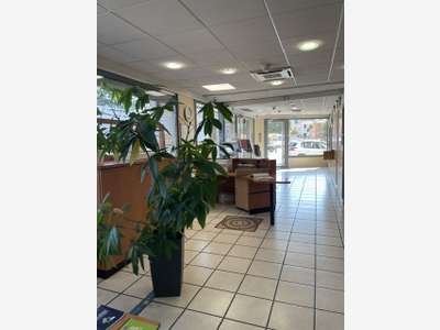 CDAB commerce 251 m2 centre ville MONTEUX 84170