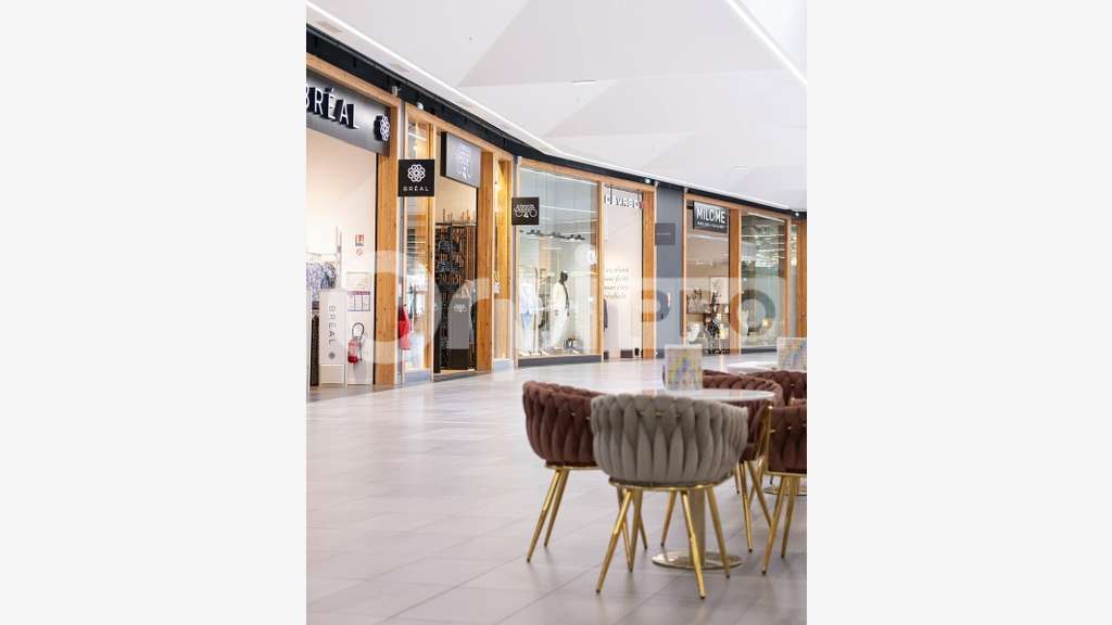 Local commercial de 228m² à céder à Montivilliers