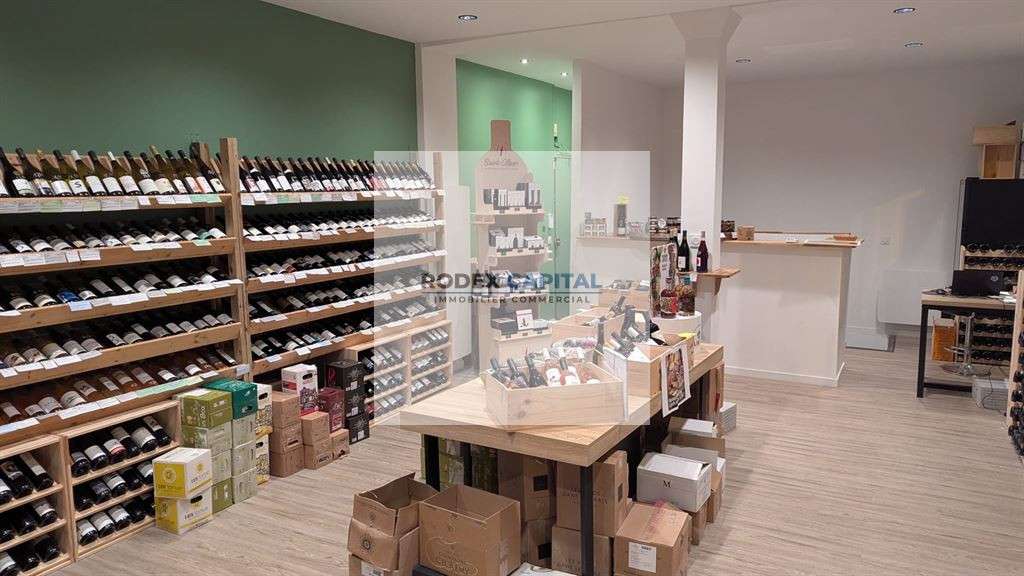 vous propose un local commercial de