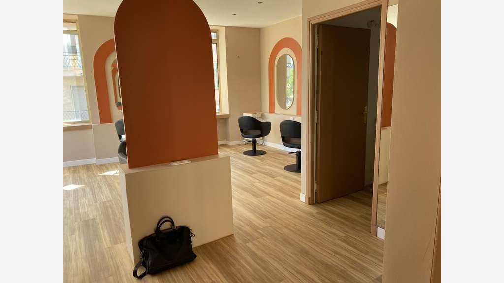 A LOUER SALON DE COIFFURE DE 90M² MOUANS SARTOUX