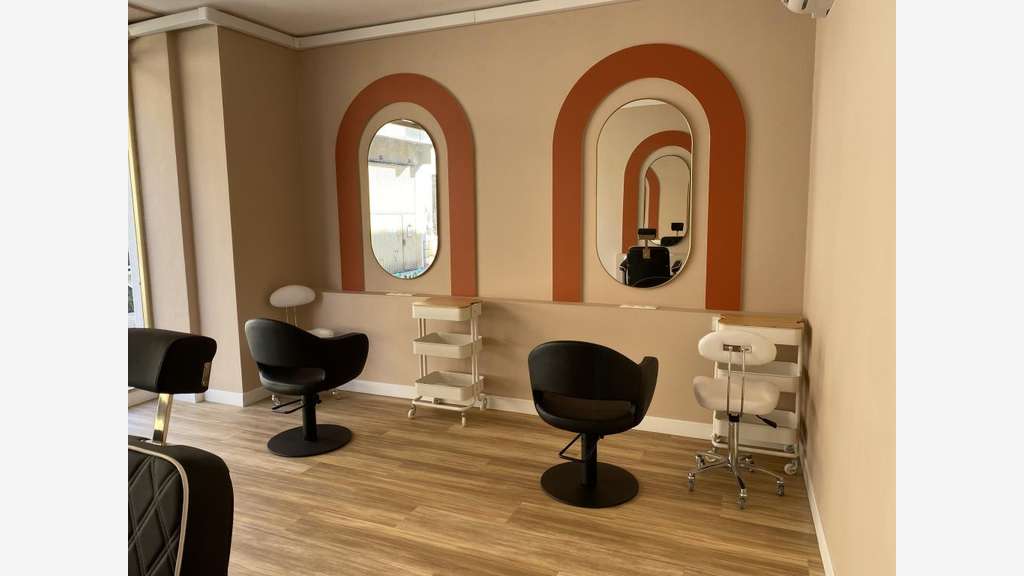 A LOUER SALON DE COIFFURE DE 90M² MOUANS SARTOUX