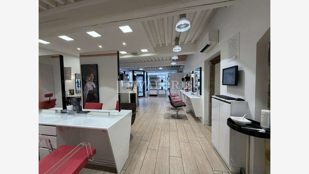 A louer local commercial 122m² Neuville-sur-Saône