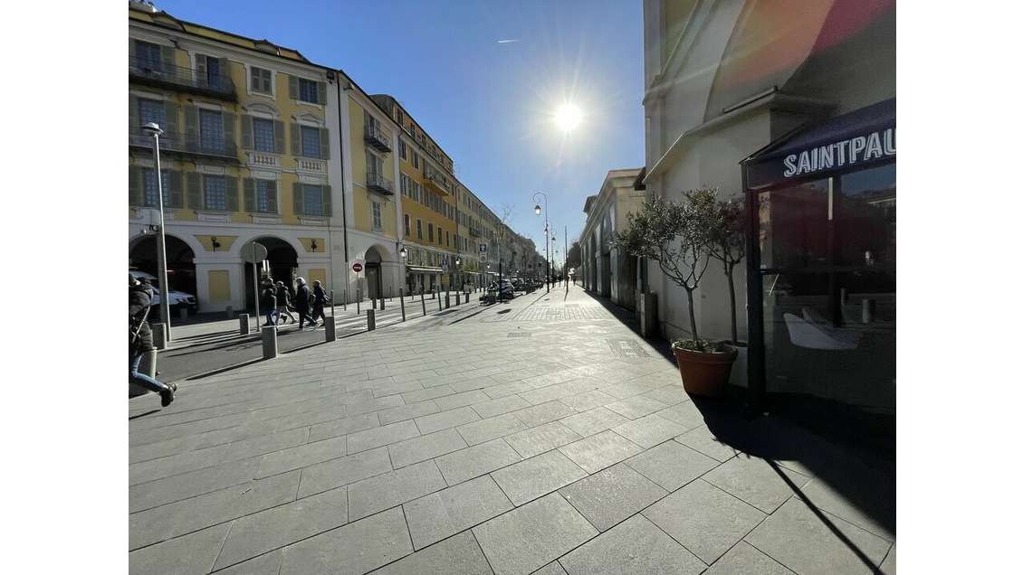 A céder local 120m² superbe visibilité à Nice 