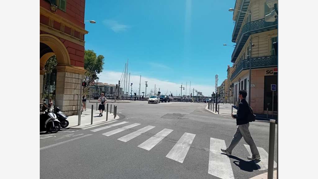 À céder magnifique local quartier du port à Nice
