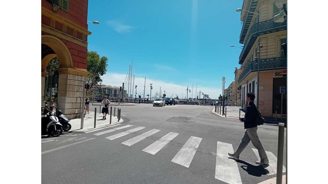 À céder magnifique local dans le quartier du port