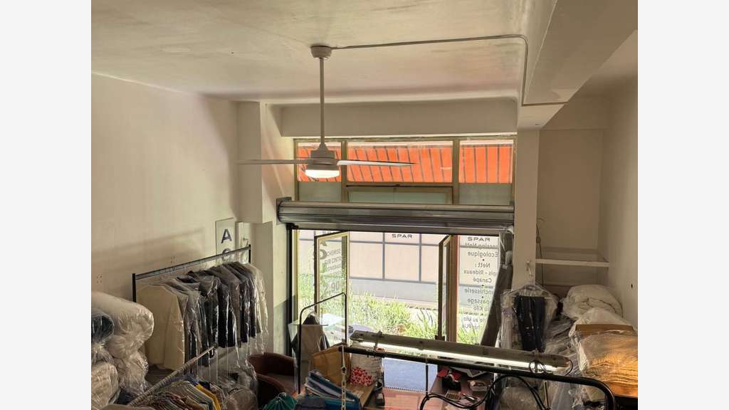 Droit au Bail local 42m² avec vitrine Nice Cimiez 
