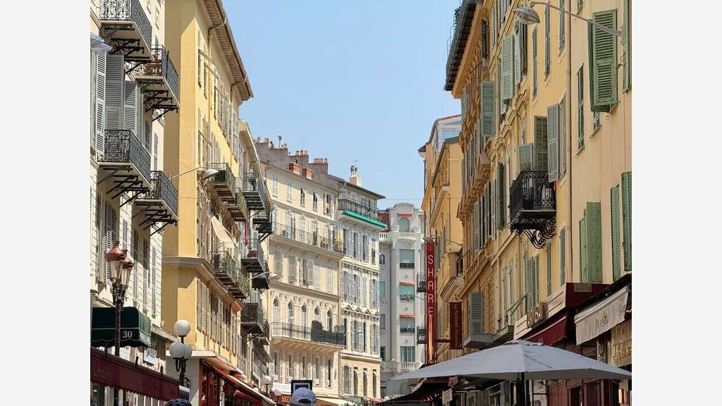 A vendre droit au bail 130m² zone piétonne à Nice