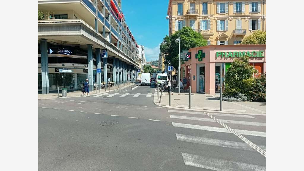 À CÉDER DROIT AU BAIL CARRÉ D'OR - NICE