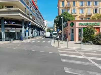 À céder droit au bail beau local Carré d'Or Nice