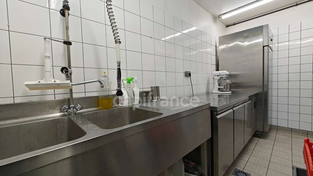 Local / Laboratoire / Bureau / Restaurant : Bail