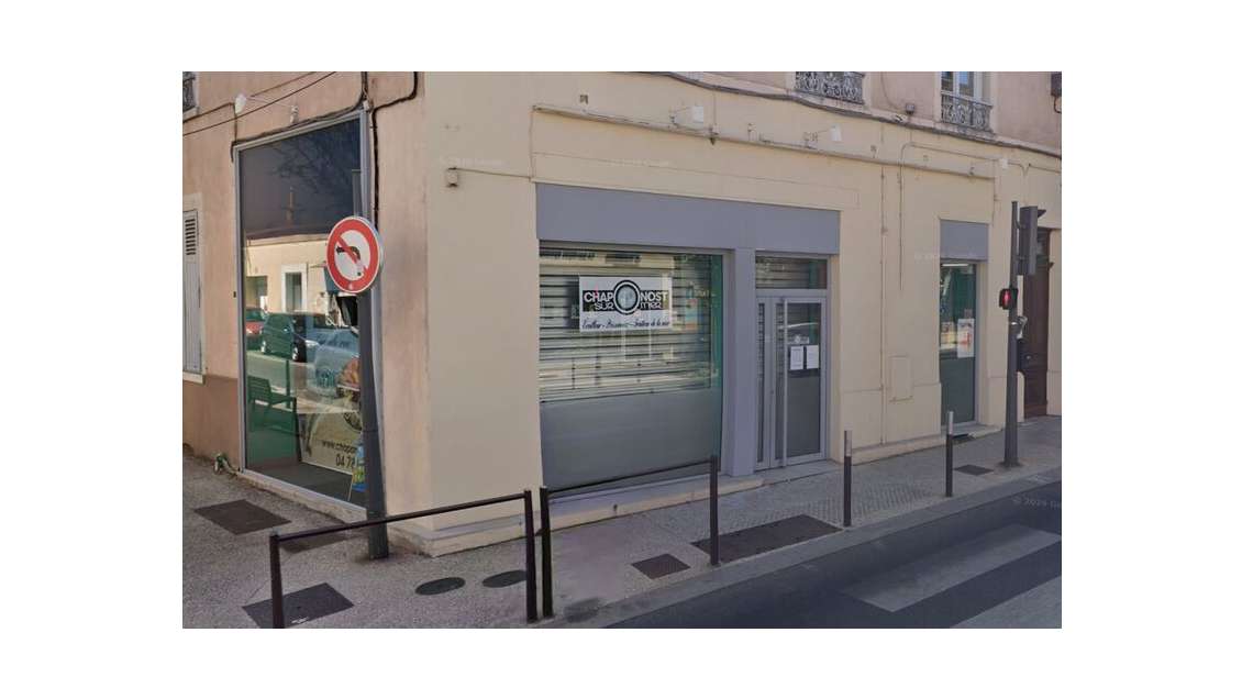 Opportunité local avec gaine d'extraction possible