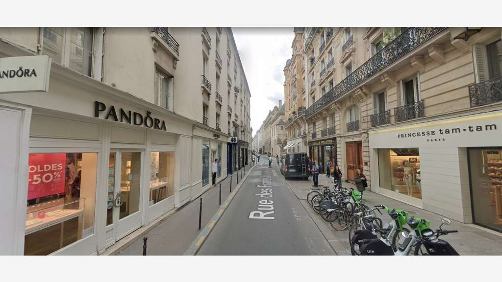 DAB local sur cour Francs Bourgeois 75004 Paris