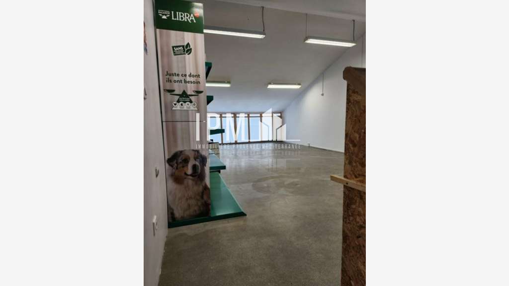 Local commercial 105m² à Peyrolles-en-Provence