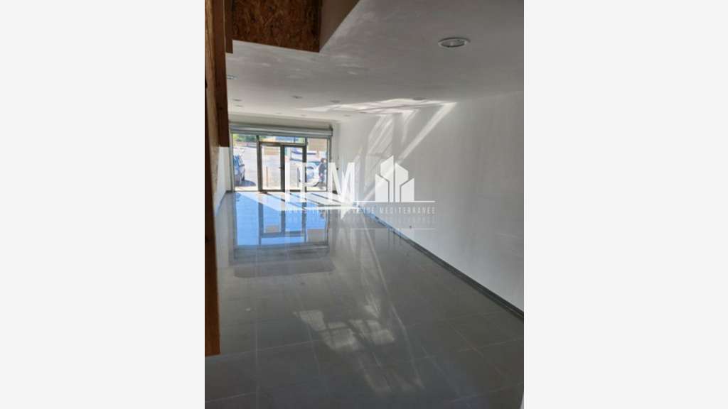 Local commercial 105m² à Peyrolles-en-Provence