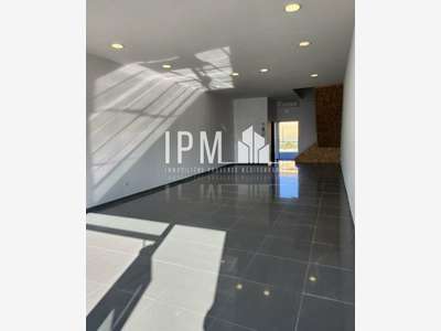 Local commercial 105m² à Peyrolles-en-Provence