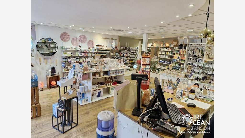 DAB local 100m² sur axe circulant de Pornic centre