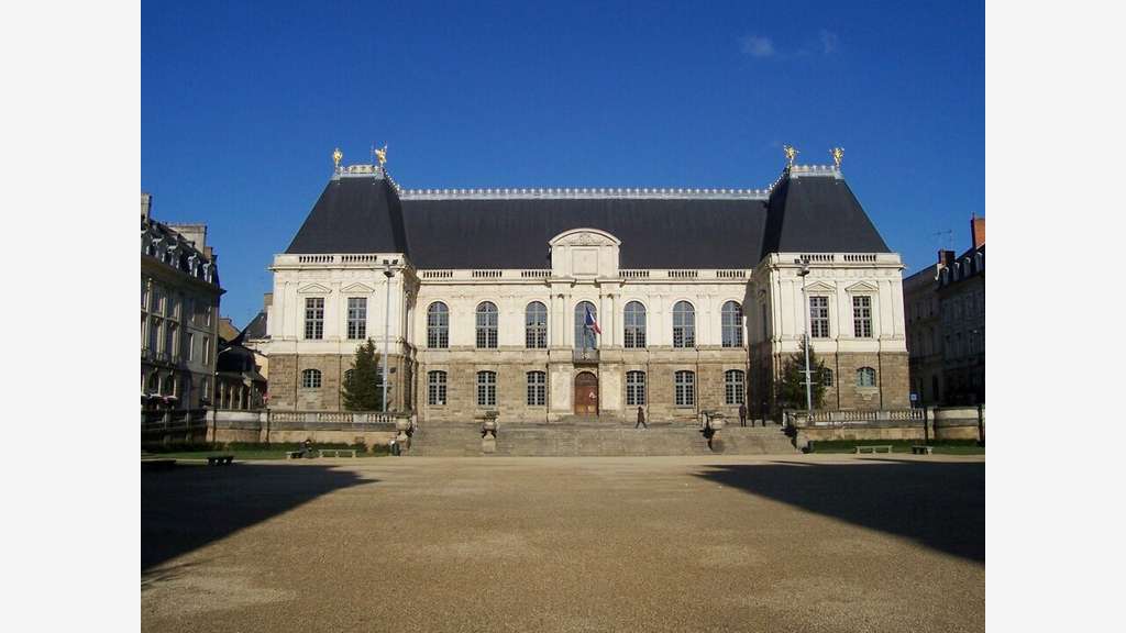 DROIT AU BAIL à céder à Rennes quartier Parlement