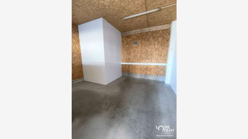 Local d'activité 360m² à louer à Saint-Herblain
