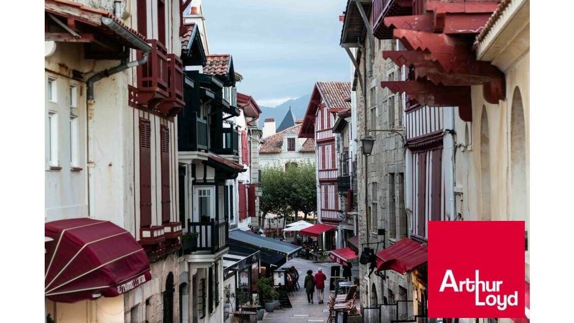 SAINT JEAN DE LUZ - LOCAL COMMERCIAL à louer